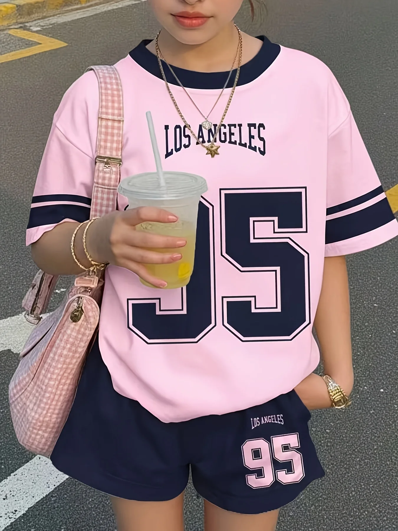 Einfaches Set mit Digitaldruck für Mädchen: Kurzarm-T-Shirt und Shorts, 2-teiliges Set mit kontrastierenden gestreiften Ärmeln, modische rosa, blaue und schwarze Hosen, geeignet für jugendliche Sportarten, für Kinder im Alter von 8–12 Jahren
