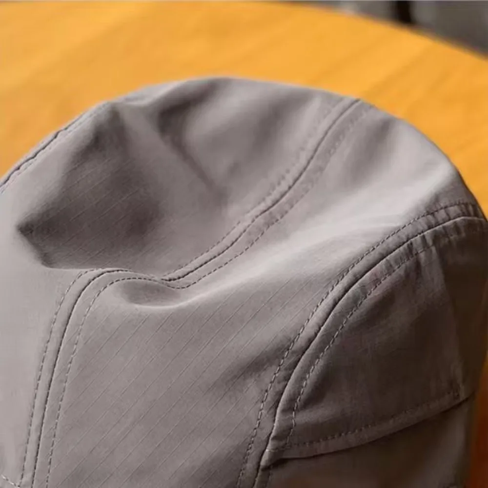 Klassische schwarze 5-Panel-Netzkappe für Herren und Damen, atmungsaktiv, schlichter Stil, ideal für Laufen, Reisen, Camping, Outdoor, Freizeitmode. – Detail 5