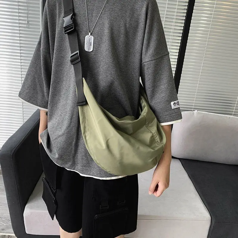 Men's and Women's Shoulder Bag Simple Leisure Student Bag High Quality Nylon Female Crossbody Bag Waterproof Outdoor Fitness Bag