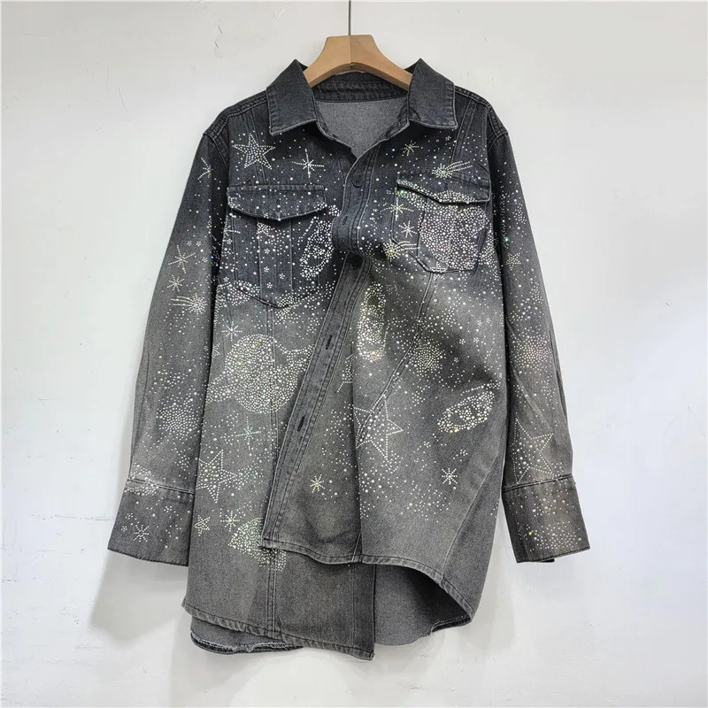 

SuperAen 2024 Весенняя Новая европейская Тяжелая промышленная популярная джинсовая куртка со стразами Свободная Повседневная джинсовая рубашка