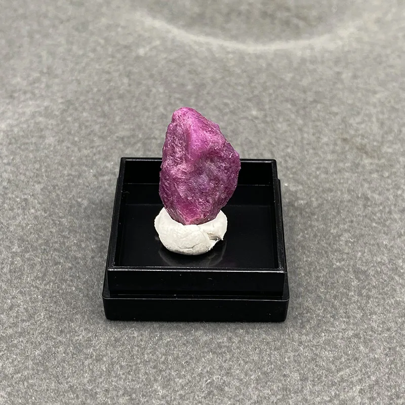 100%  Natural Myanmar ruby Mineral Specimens Stones and Crystals Healing Crystal   +Box size:27*27*25mm