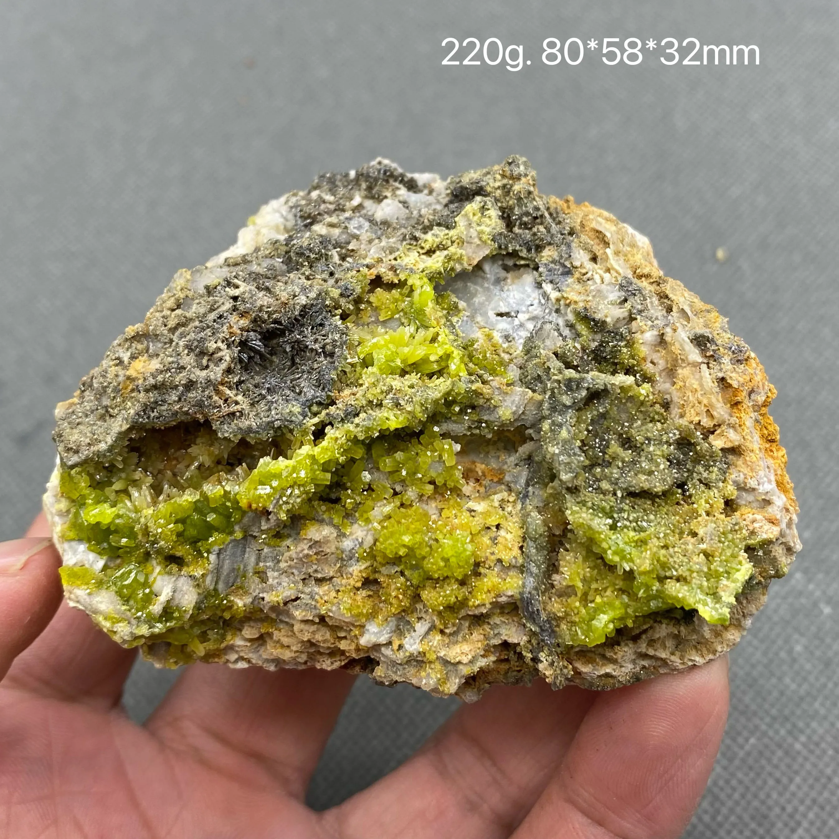 100% natural pyromorphite original stone mineral specimen cured crystal gem collection.