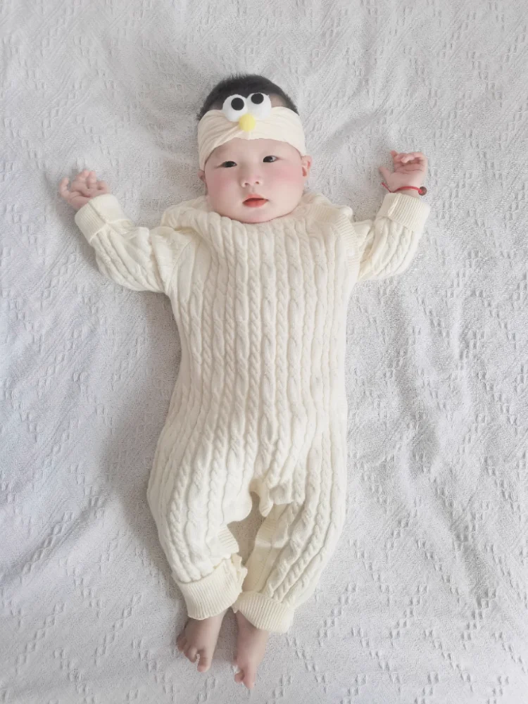 Kleinkind-Babykleidung: Kabel-Strick-Strampler 0-24M für Neugeborene Jungen und Mädchen, Warmer Gestrickter Einteiler mit Elastischen Bündchen und Seitenknöpfen, Herbst-Freizeit-Jumpsuit – Detail 4