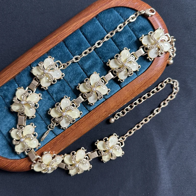 

Vintage Elegant Flower Shape Small Fresh Style Gentle Romantic Bracelet Set