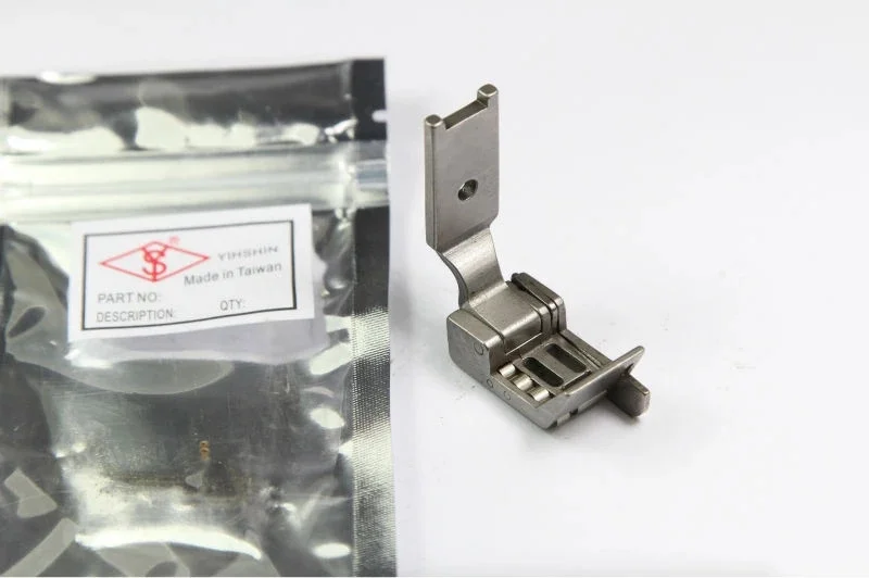 

Роликовая прижимная лапка YIHSHIN R570 3/8 с ножом для швейной машины с двойной иглой, специально для кожаных материалов