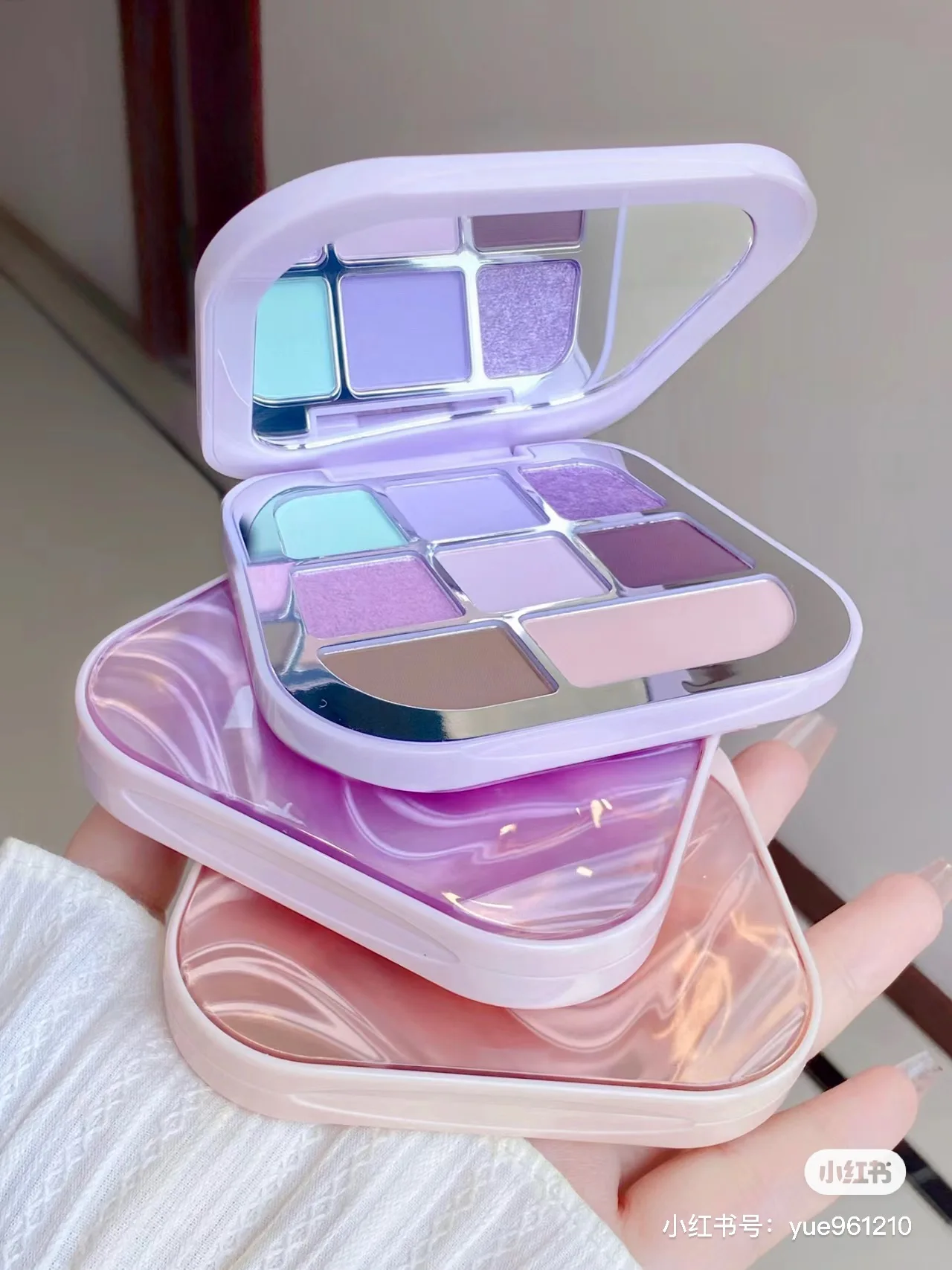 FOCALLURE Eight Color Eyeshadow Palette Y2k Blue Purple