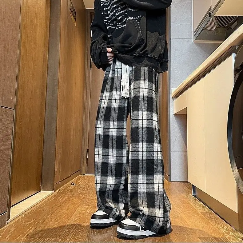 Рисунок 4 - Брюки мужские свободные в клетку