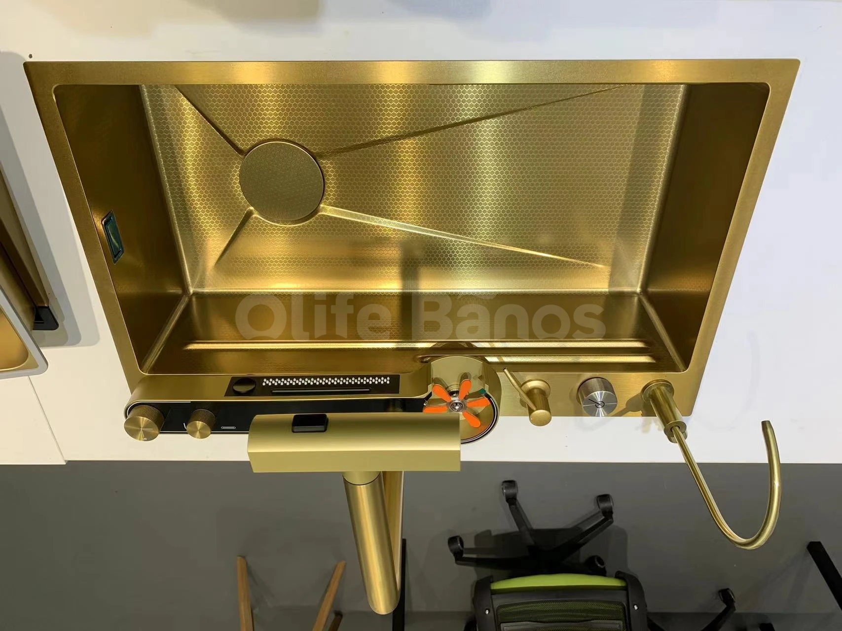 TikTok Trend Gold Smart Digital Display Emitting Diode Double Waterfall Rainfall Faucet Honeycomb Nano Ceramic Kitchen Sin 6