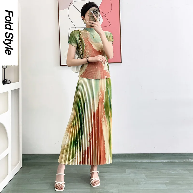 

Miyake T-shirt for Women's Summer New High-end and Niche Age Reducing Set, Versatile Top, Loose and Slimming Pleated Skirt
