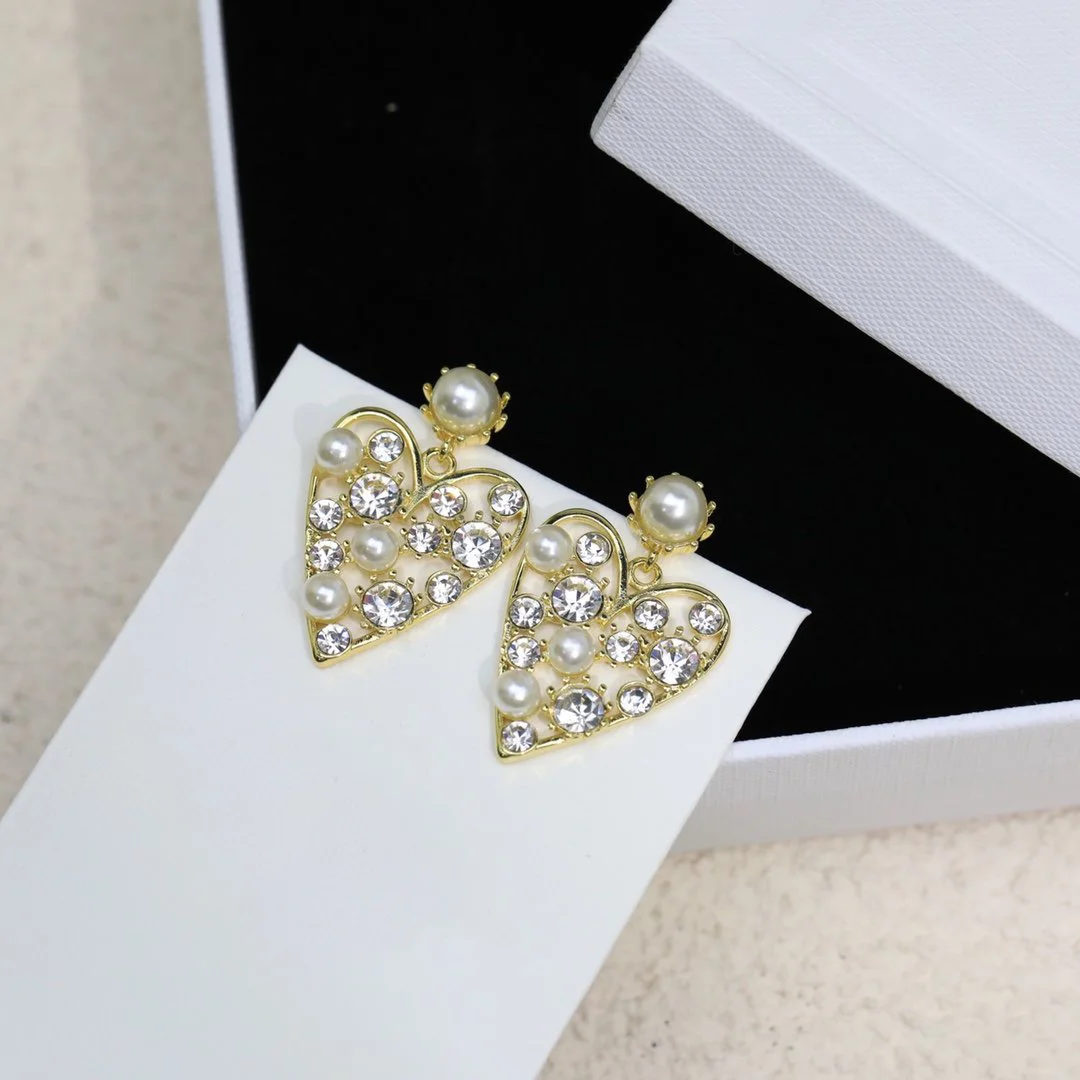 2022 Brand Brand European And American Fashion Pearl Earrings Artistic Temperament  Beautiful And Generous For PartiesEar Studs