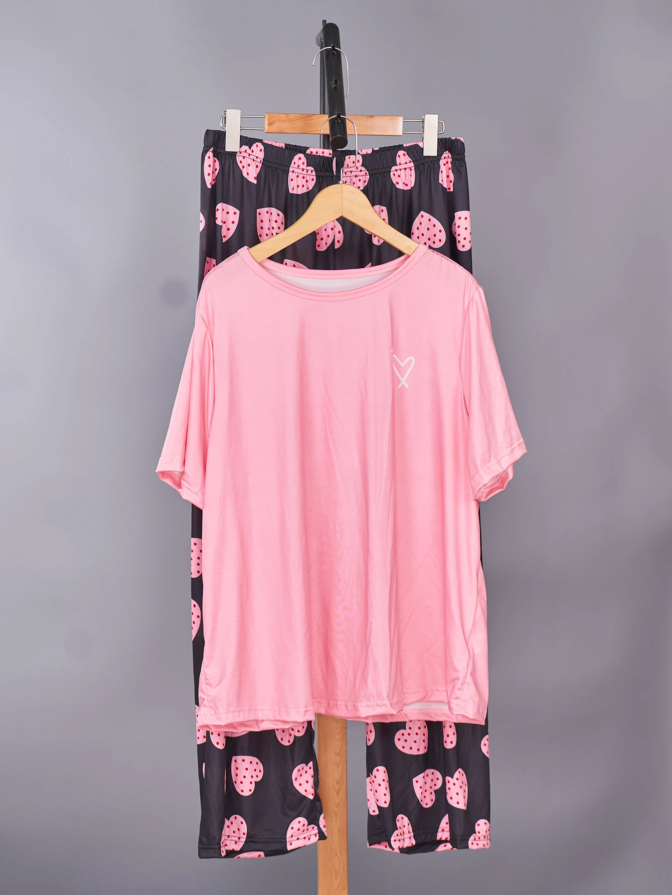Plus size pajama set, suitable for both home and casual wear. Fairy set, milk silk material short sleeved long pants set