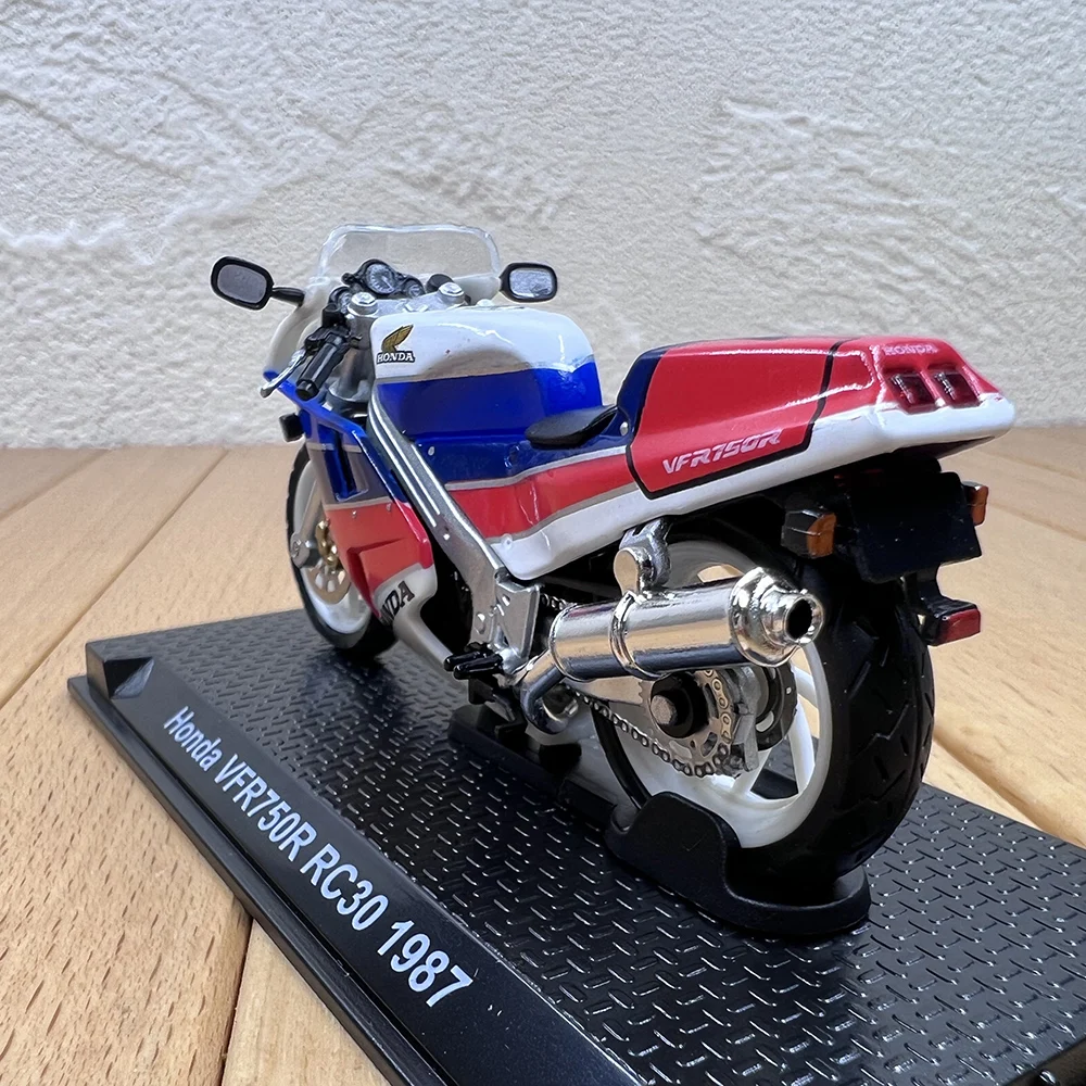 Honda 1987 Vfr 750r Die-cast 1:24 Scale Simulation