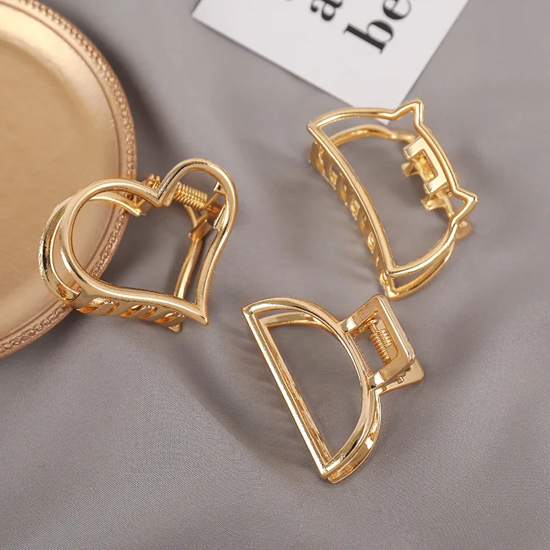 

Fashion Heart Shape Metal Claw Clip Simple Geometric Semicircle Oval Hairpin for Women Girls Bath Makeup Ponytail Bun Hair Clip