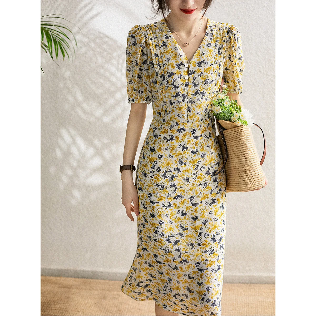 

Are Beautiful ~ Fresh Floral Very Blooming Puff Sleeve Dress Fashionable V-neck Fitted Waist Pleated Fishtail Skirt