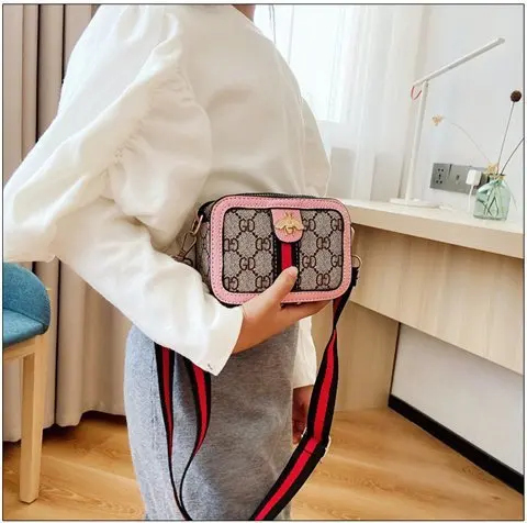 Kindertasche 2026 Neuer Stil Mädchen-Umhängetasche Niedliche und Vielseitige Kleine Mädchen-Schultertasche Modische Prinzessinnen-Minitasche – Detail 12