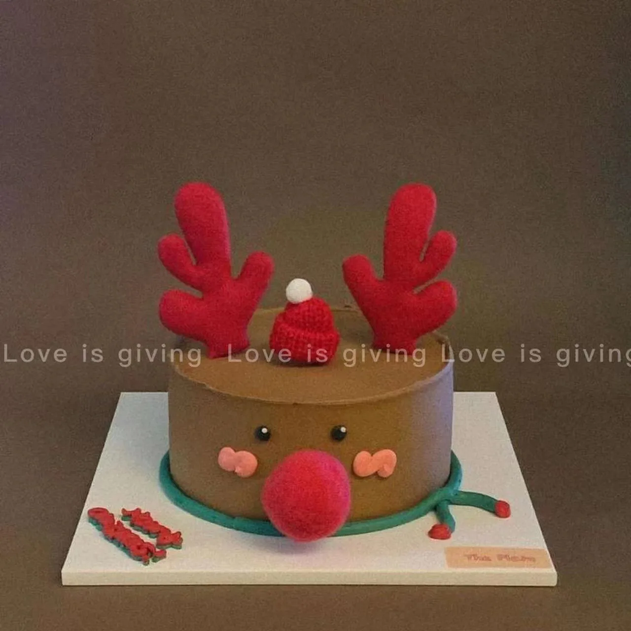 https://ae01.alicdn.com/kf/Sd87e6645427e46708426e9079ef7460f4/Christmas-Cake-Decorations-Cute-Santa-Hat-Red-Antlers-Cake-Toppers-New-Year-Party-Xmas-Decorations-Kids.jpg