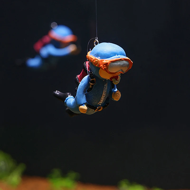 Title 3, Diver Submerged Floating Fish Tank Aquarium Per...