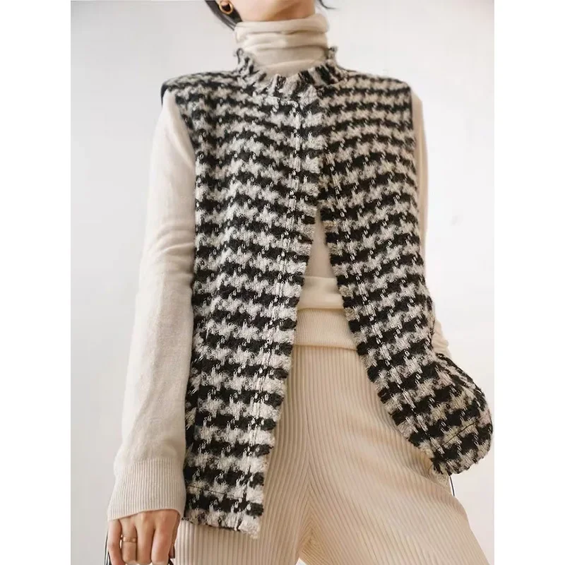 

2023 Autumn Ladies New Buttonless Plaid Loose Raw Edge Tassel Sleeveless Vest