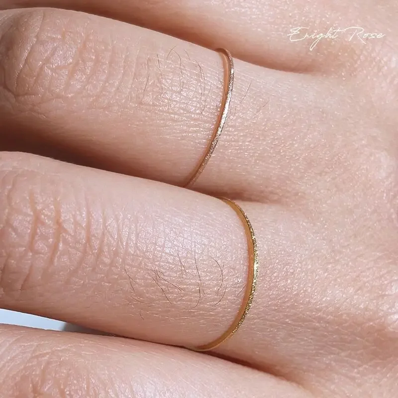 Minimalistische dünne matte Edelstahlringe für Frauen, koreanischer Damen- und Mädchenschmuck, Weihnachtsring-Set mit dünnem Band, 18 Karat vergoldet