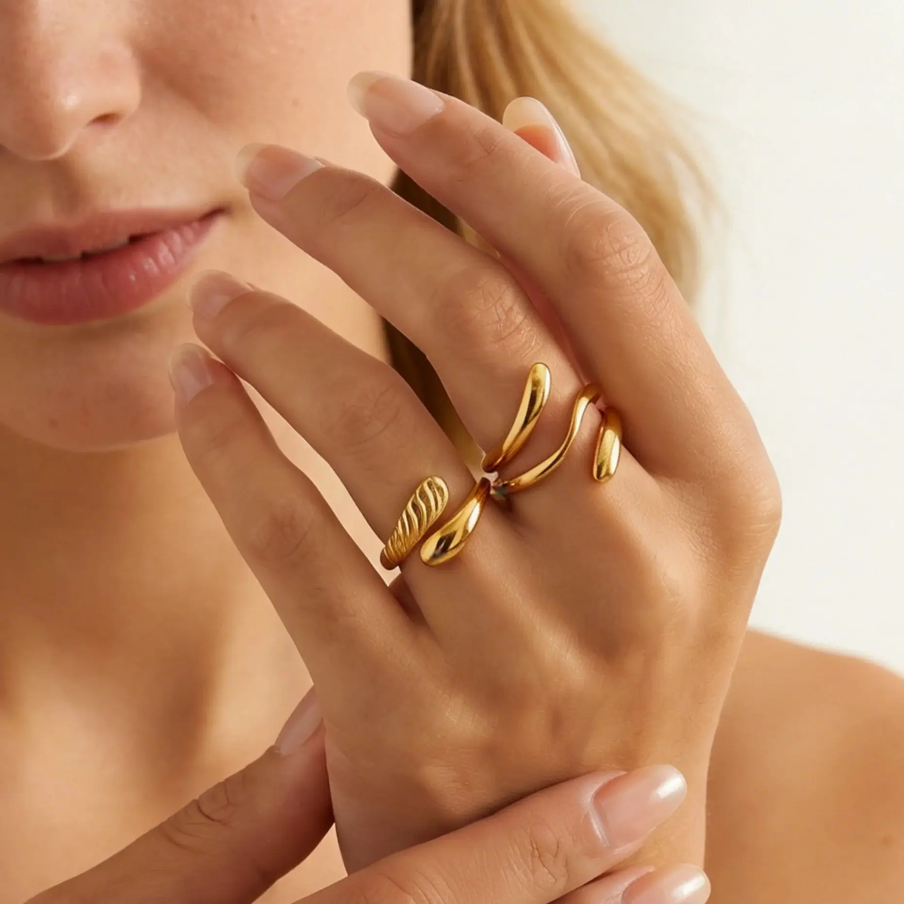Eleganter Luxus Edelstahl Unregelmäßiger Mehrschichtiger Glatter Ring für Frauen Nicht Verblassender Vergoldeter Ring Klassischer Ästhetischer Schmuck