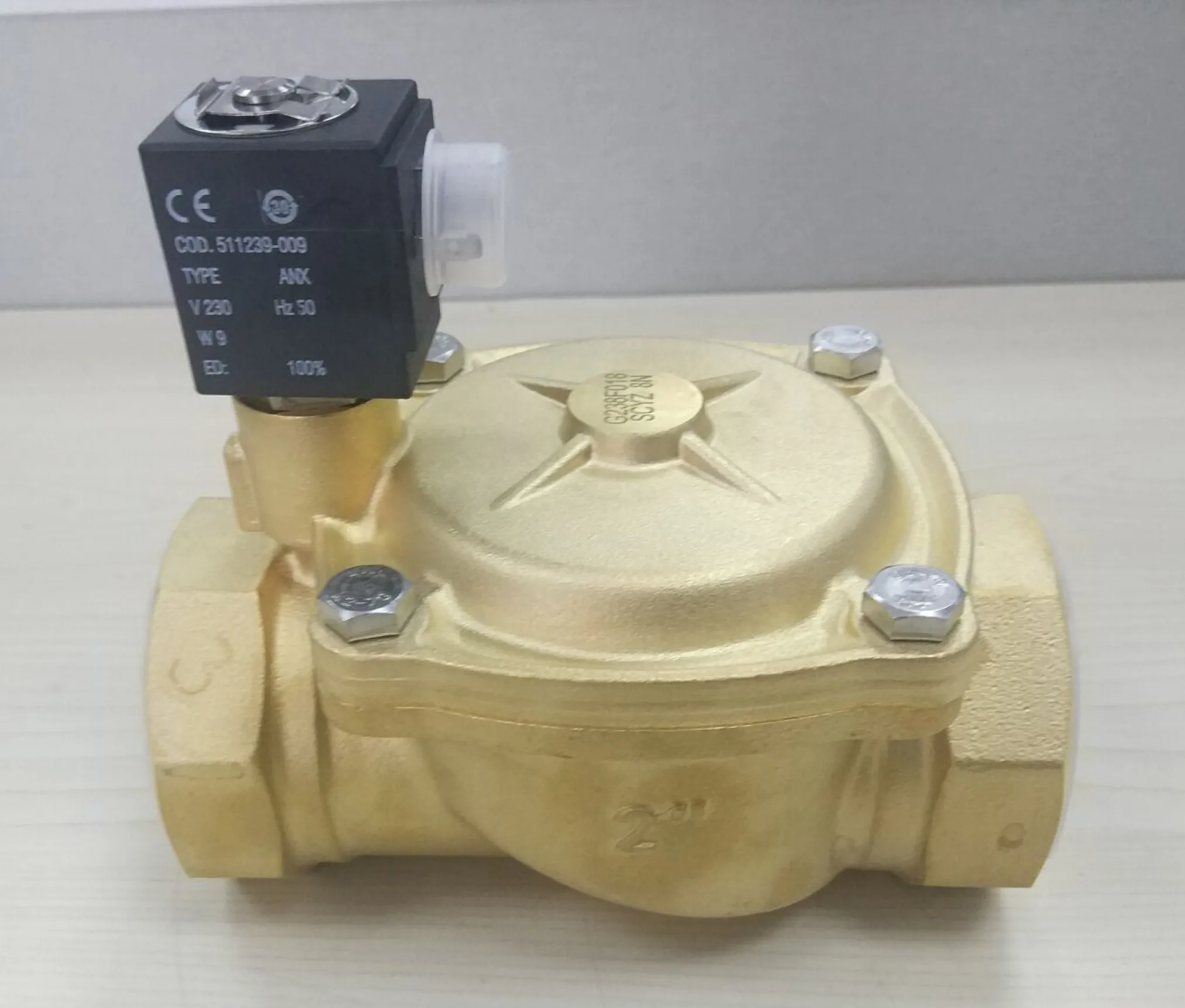 

Соленоидный клапан SCG238F018 220VAC Оригинальный подлинный