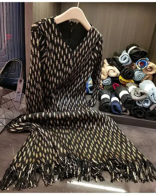 LANMREM Fashion Gold Foil Printing Design V Collar Pleated Dress For Women 2025 New Loose Causal Tassel Hem Dresses Chic 2DB3046