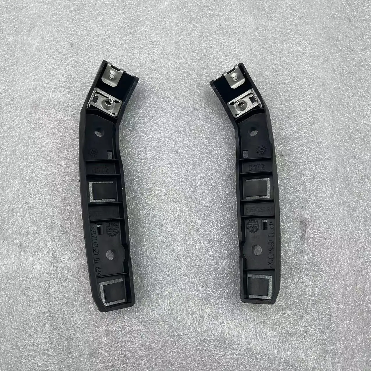 

Front bumper fixing bracket for alfa romeo giulia
