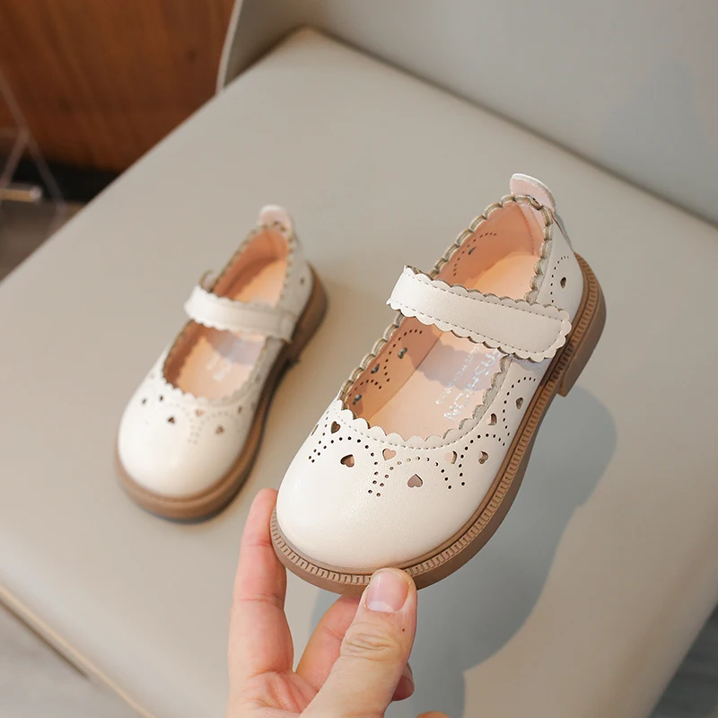 Girls Flat Sandals Beige Brown Round Toe Lightweight Soft Bottom Girls Baby Shoes Hollow Out Upper Non-Slip Mary Jane Kids Shoes