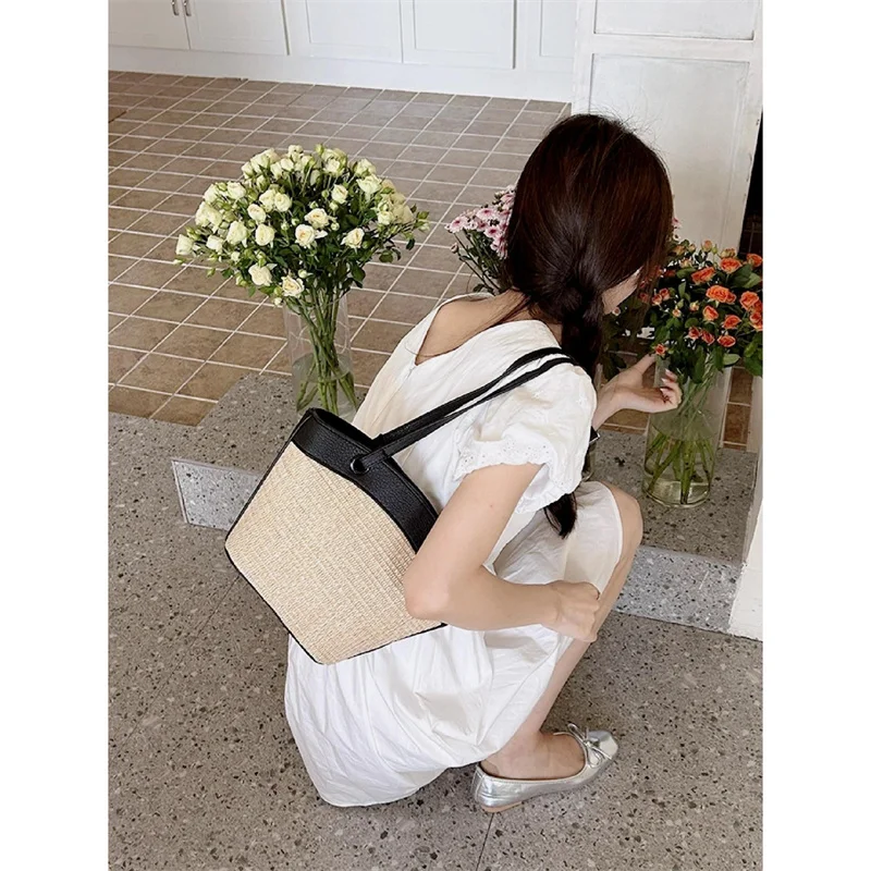 Women Straw Woven Tote Bag Fashion Woven Handbag Large Capacity Handmade Straw Bag Patchwork Vintage for Shopping Commuting