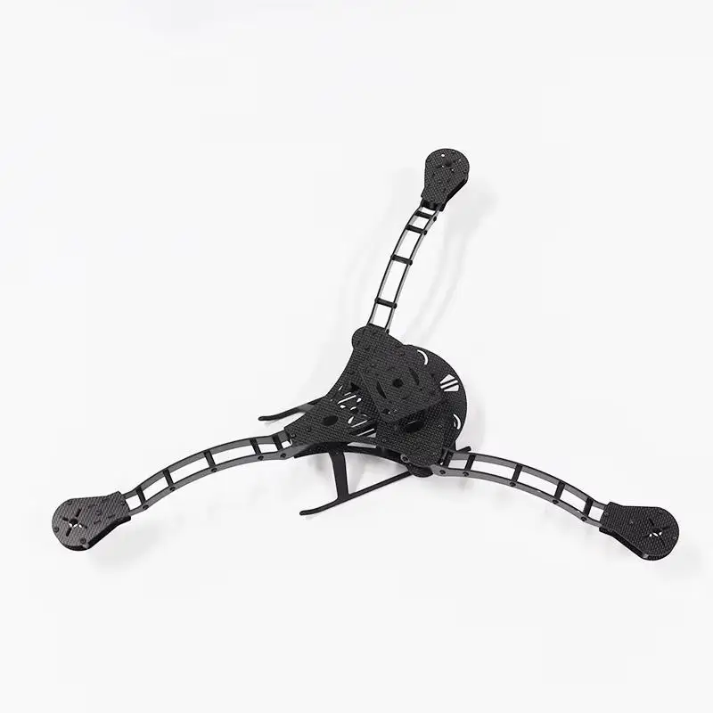 Détail des fixations et de la fibre de carbone du cadre Y6 450, conception légère et robuste pour FPV.