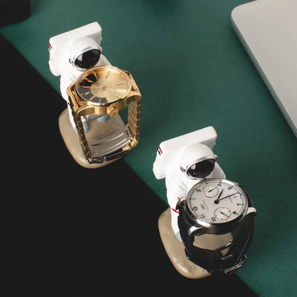 Creative Watch Stand Astronaut Personalized Resin Watch Display Stand Vinatage Clock Holder Support Smart Apple Accessories