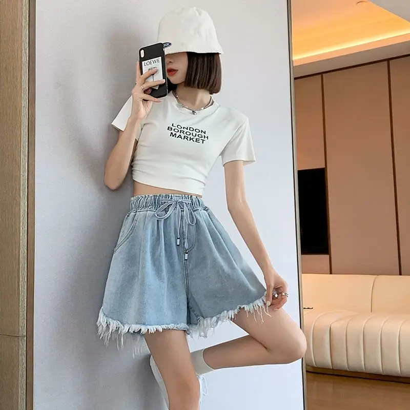 Рисунок 4 - Женские джинсовые шорты трапециевидной формы