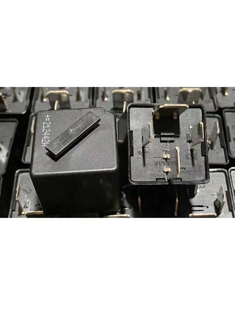 

Реле V23136-J6-X48 4pin