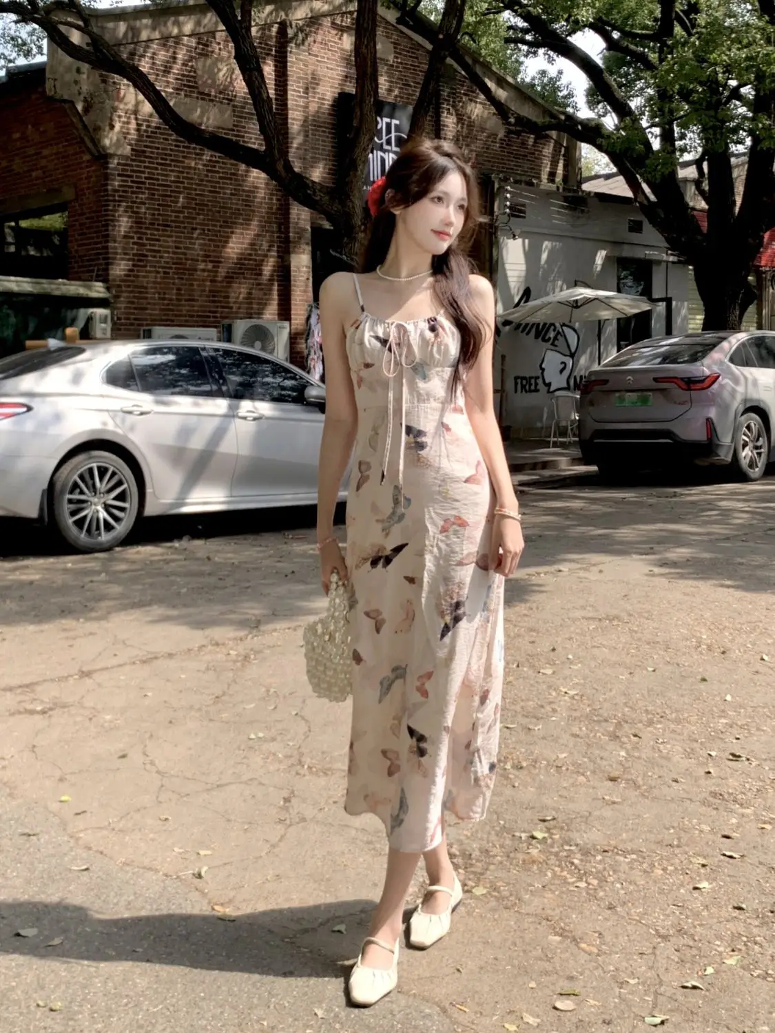 

Royal style butterfly print halter dress French temperament gentle loose covering meat skirt 2024 summer new