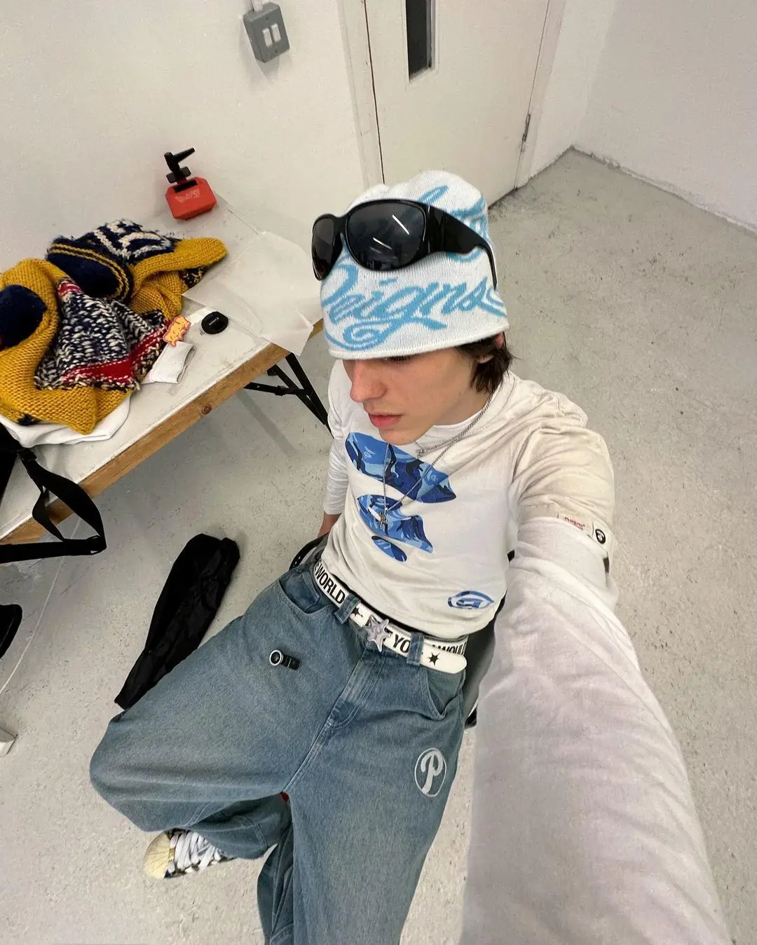 Kläger Akrobatik Versteigerung bladee jeans Zahn Gips nur