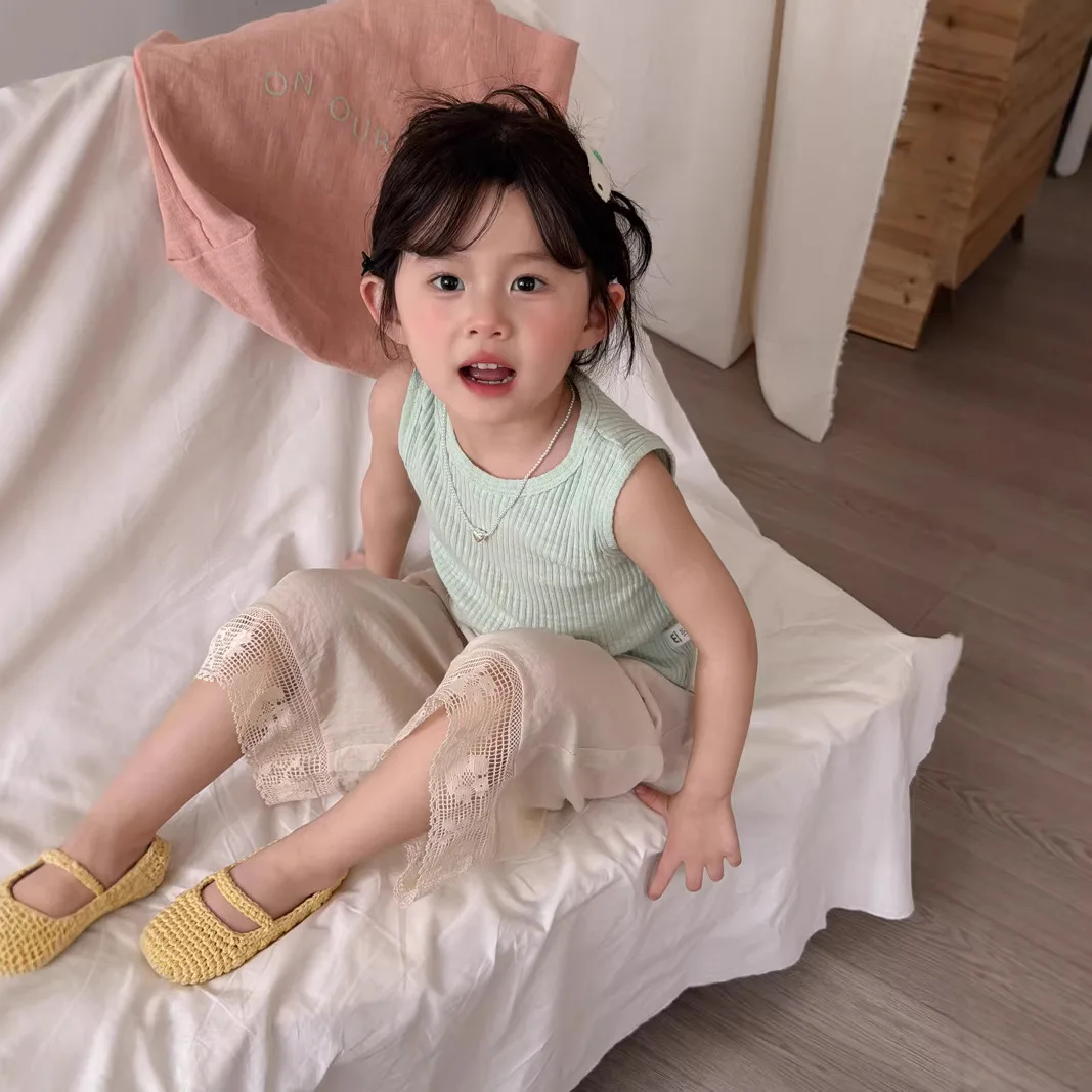 2026 여름 새로운 패션 한국 스타일 소녀 니트 핏 베스트 키즈 패션 민소매 베스트 베이비 티셔츠 부티크 의류