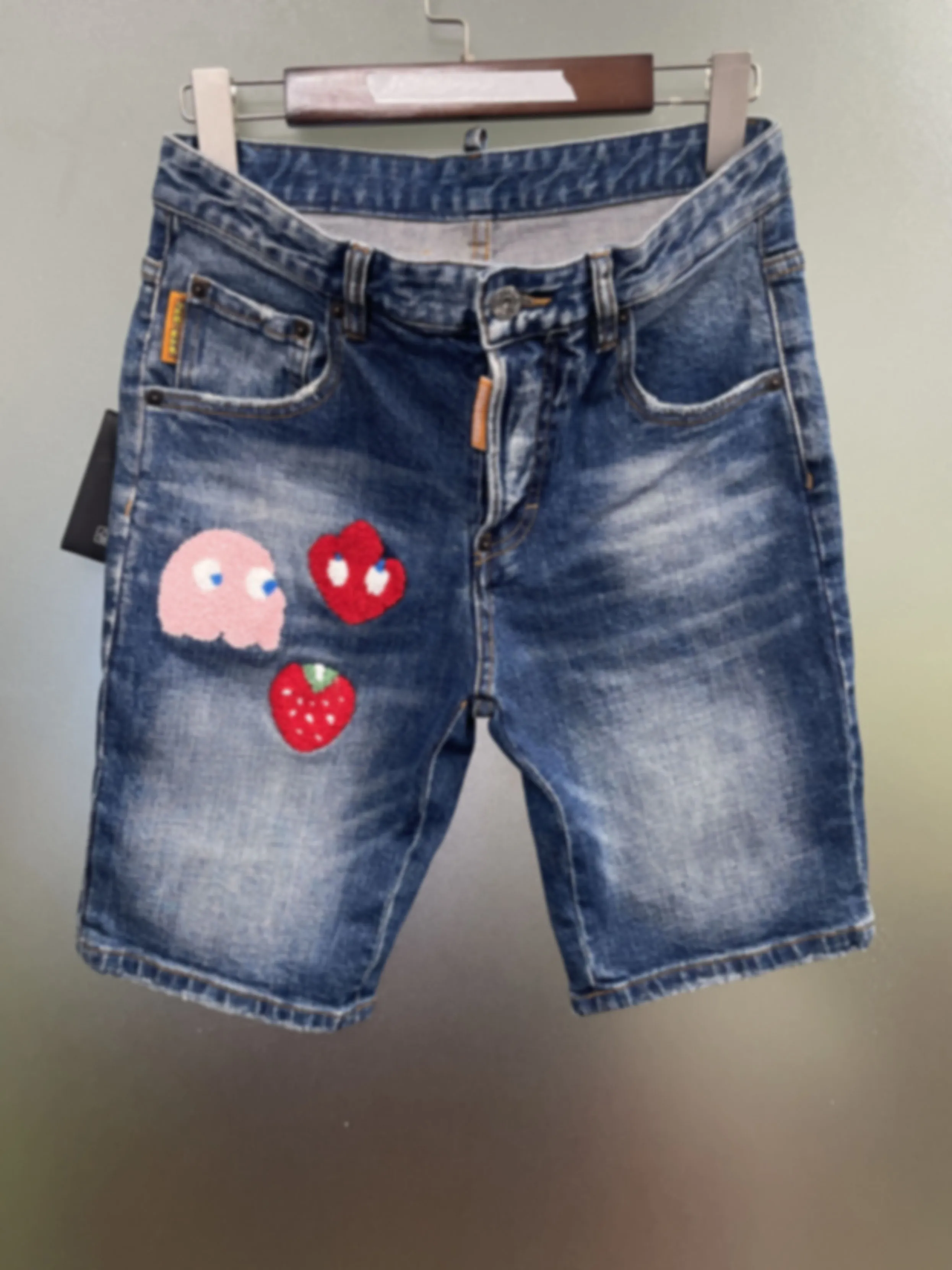 2024 Spring/Summer New D2 Jeans Trendy Men's Washed Worn Hole Patches Painted Slim Fit Spliced denim shorts
