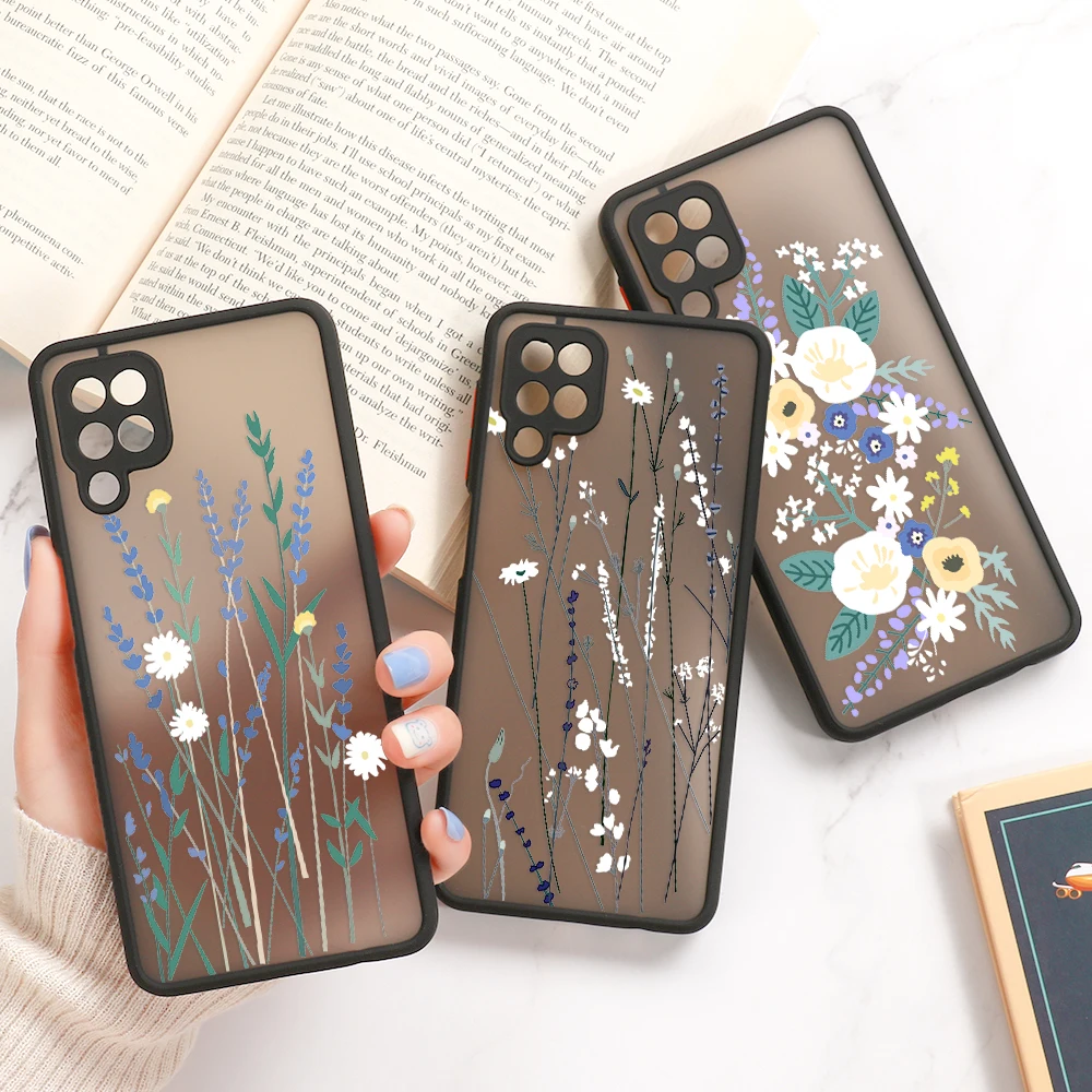 Elegant Floral Matte Phone Case - Chic Protective Cover with Delicate Flower Design