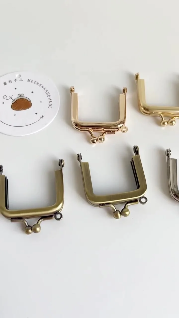 Kiss Sluiting Lock Retro Metalen Portemonnee Frames 5 cm Halfronde Reliëf Coin Bag Frame met Sleutelhanger voor Portemonnee Maken DIY Naaien Craft Projecten 10 Stuks (Zilver