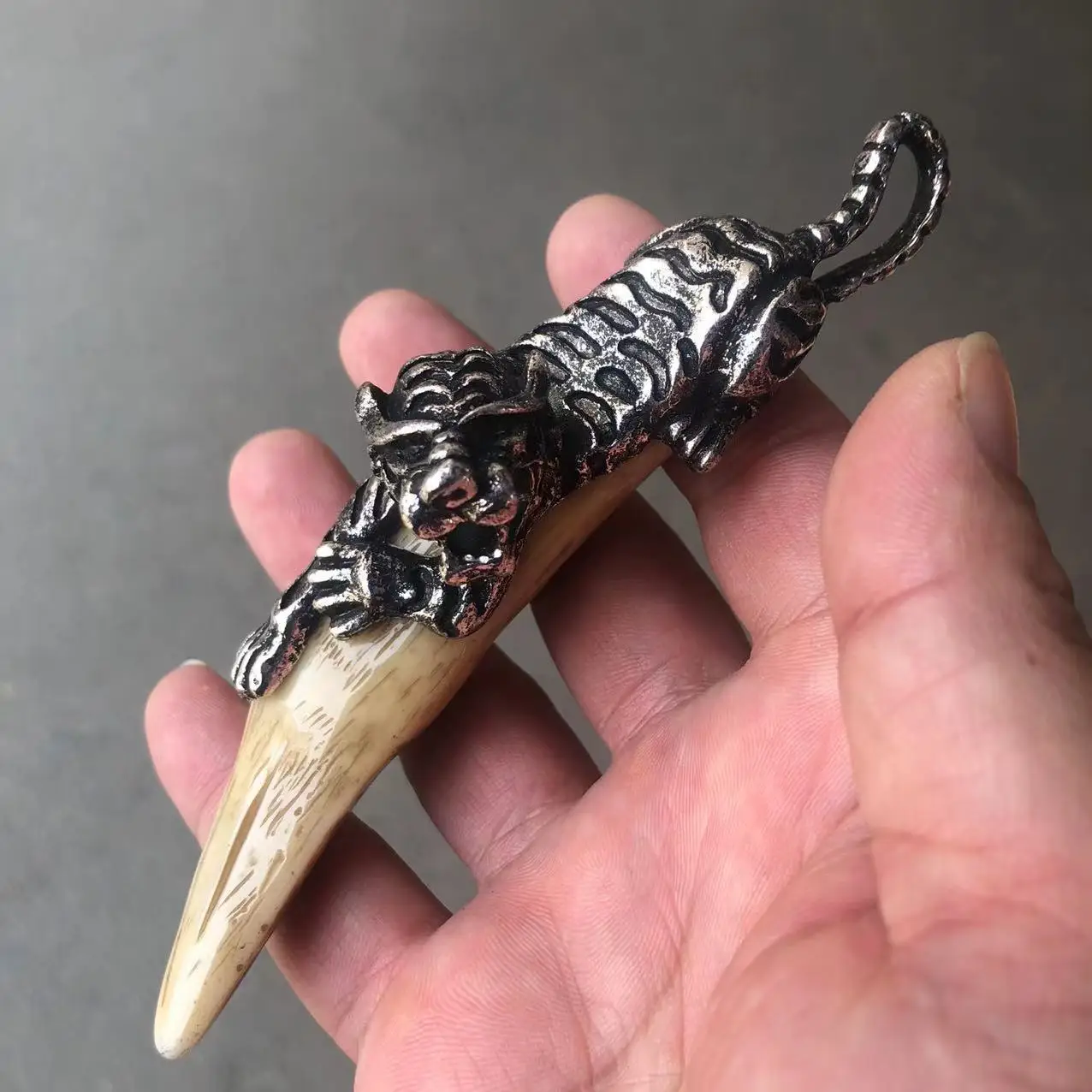 Antique collection wholesale inlaid silver tiger head vintage boar tooth pendant ornaments handle pendant