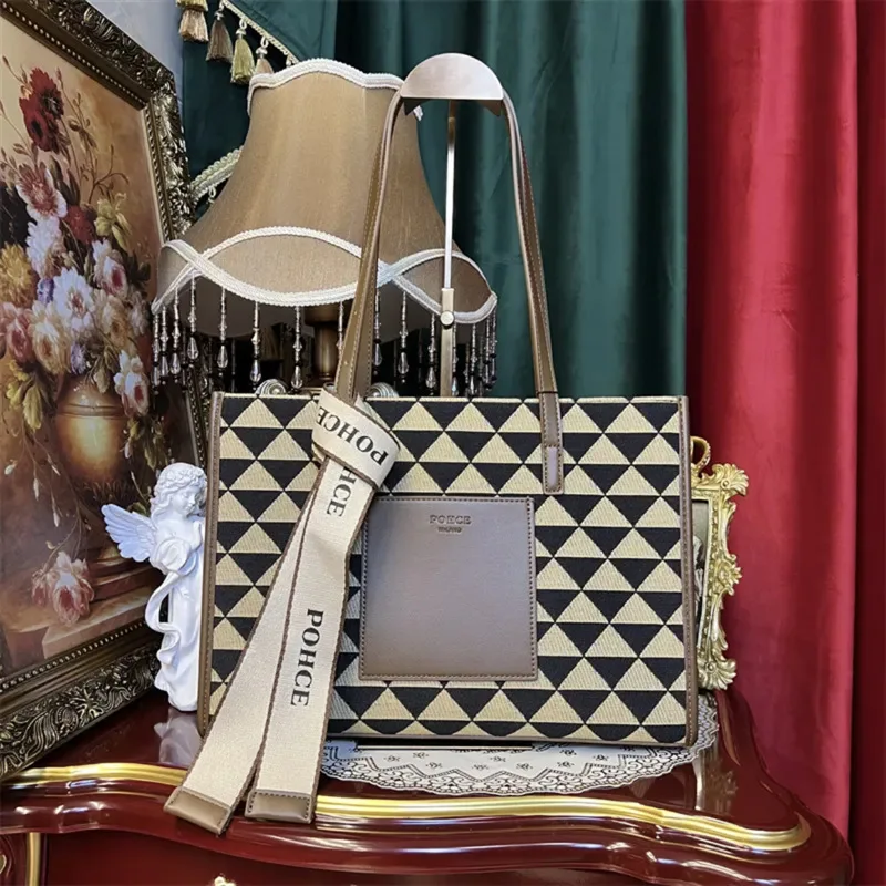 

Large-capacity Checked Tote Bag Women's Handbag 2023 New High-end Light Luxury Designer Purses Single Shoulder Satchels Channels