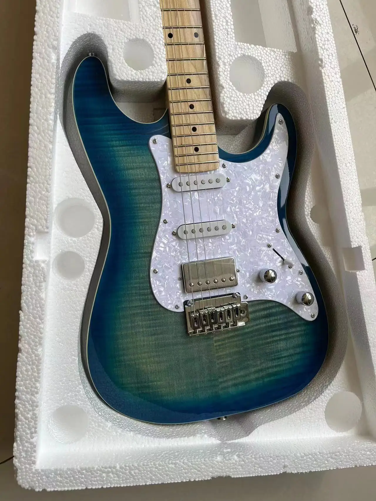 

Send in 5 days stratocaste-r custom body 6 string Electric Guitar in stock BFCXBNSXN