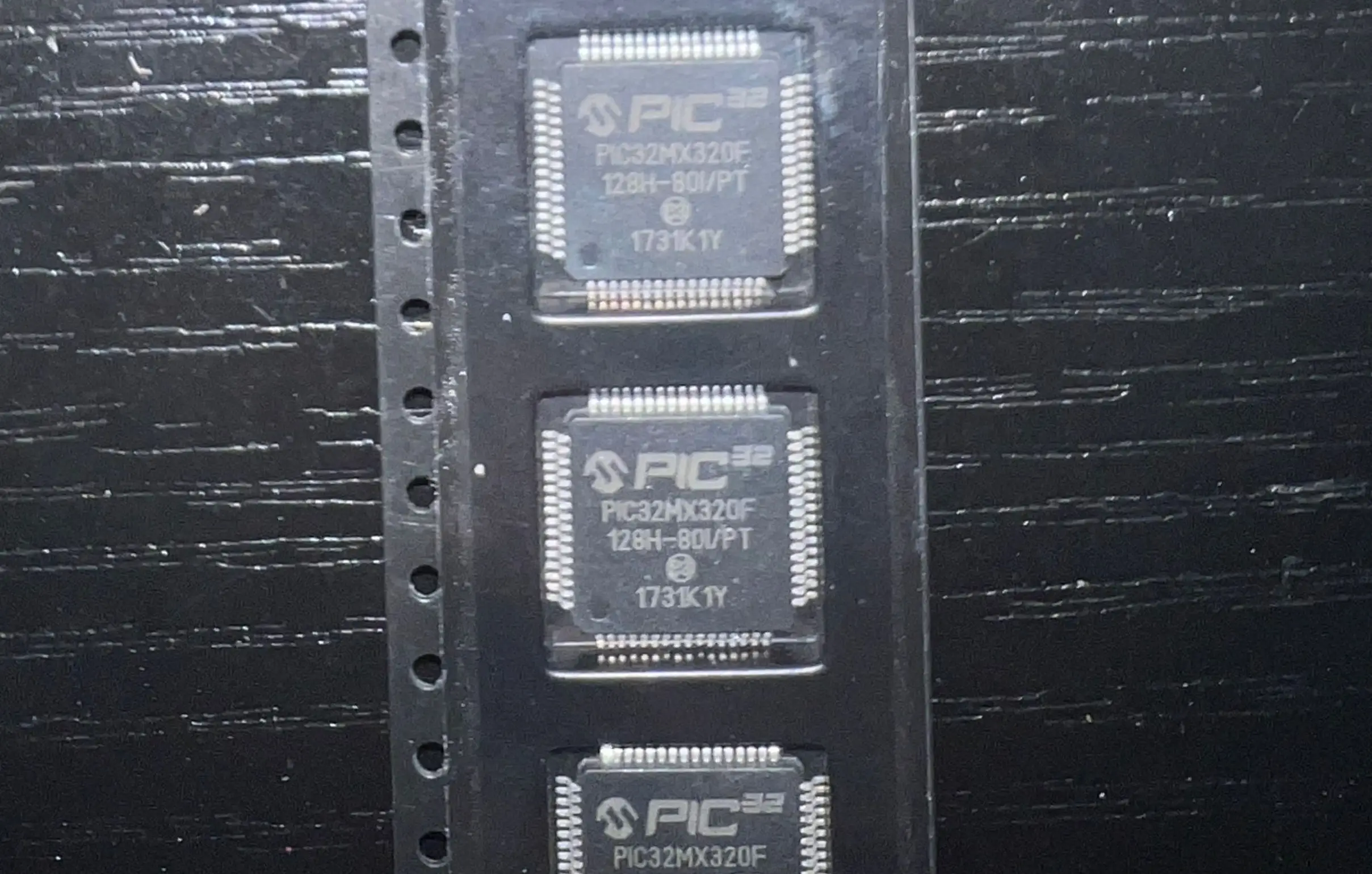 

5pcs/lot PIC32MX320F PIC32MX320F128H PIC32MX320F128H-80 PIC32MX320F128H-80I/PT TQFP64 NEW Original free shipping
