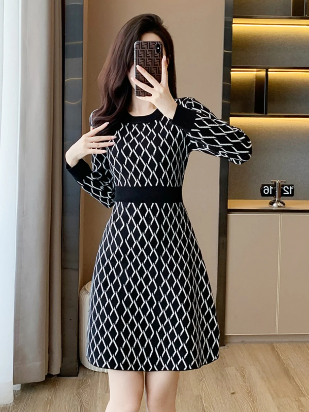 

Xiaoxiangfeng Knitted Dress Women's Autumn and Winter 2023 New Temperament Celebrity Waist Shrinking Long Sleeve Skirt