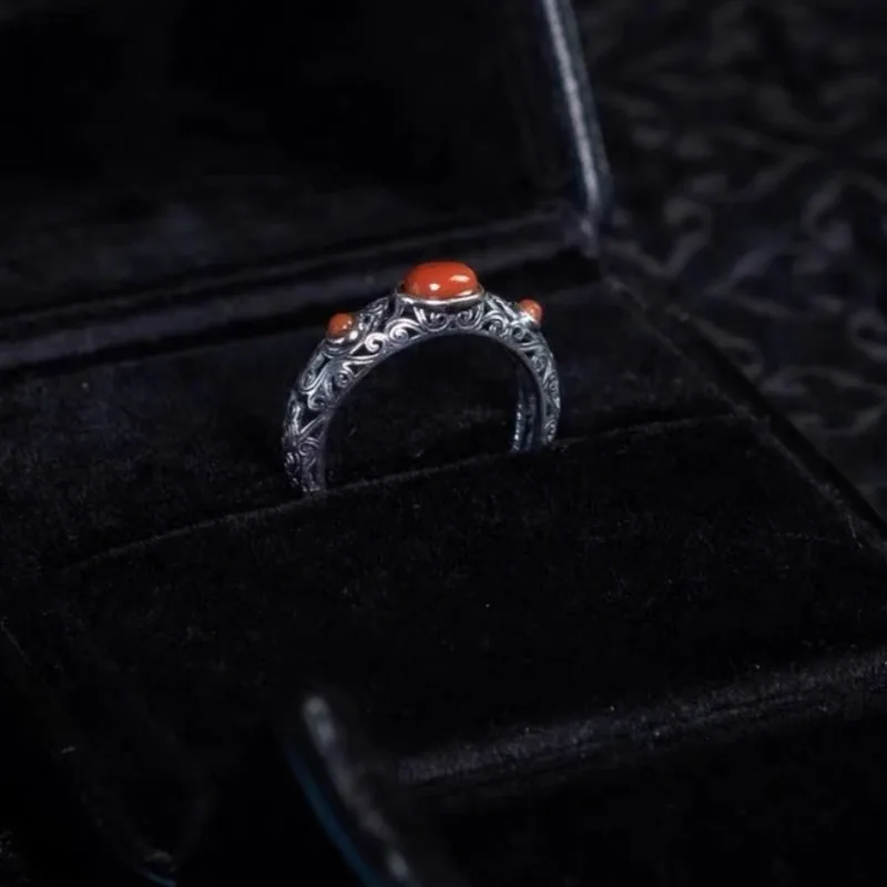 女性のための中空パターンのリング,レトロ,赤い石のオープニング