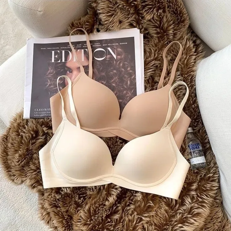 

Sexy seamless underwear girl with small breasts gathered and adjustable non-wire bra and anti-sagging one-piece thickened bra