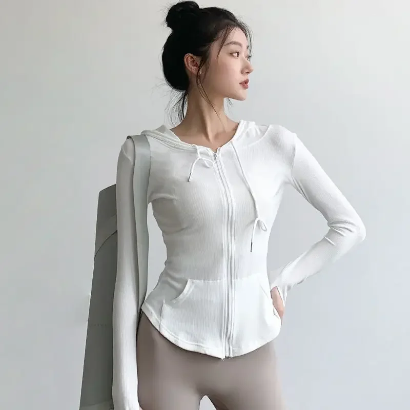 여름 여성용 가벼운 자외선 차단 슬림핏 스타일. 스포티하고 다재다능한 디자인..