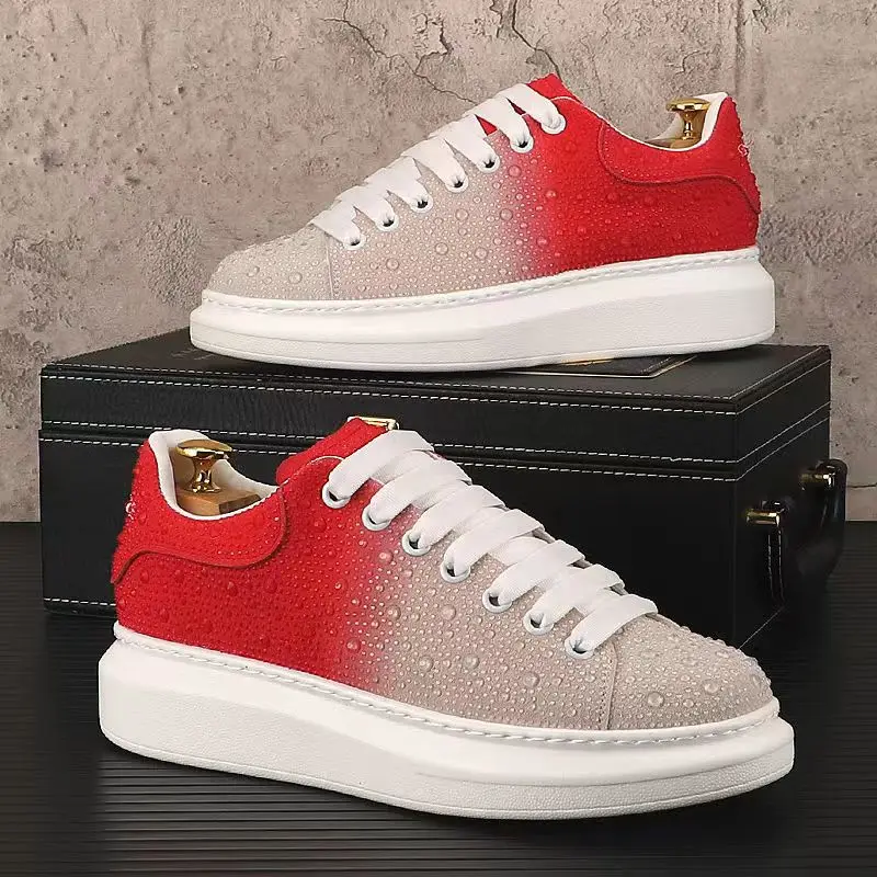 

Новые женские кожаные туфли на плоской подошве с шипами, модные мужские лоферы с вышивкой, вентилируемые тапки, повседневная обувь с бриллиантами