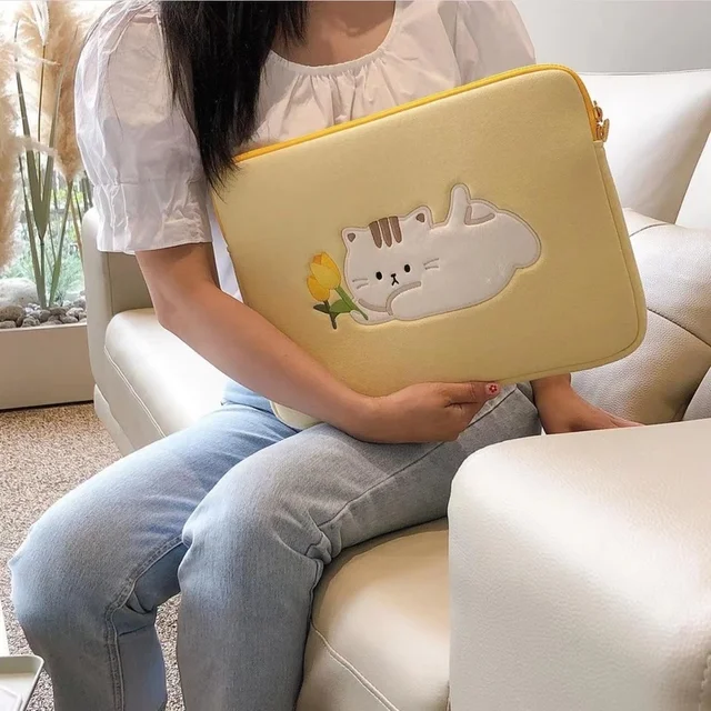 Stylish and functional laptop bag with a cute cartoon design, perfect for women and suitable for laptops and tablets such as the iPad Pro and Macbook.