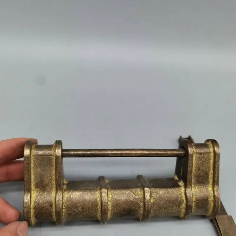 Exquisite Old Chinese Brass Copper Handmade Old Fashioned Lock Key Statue 2